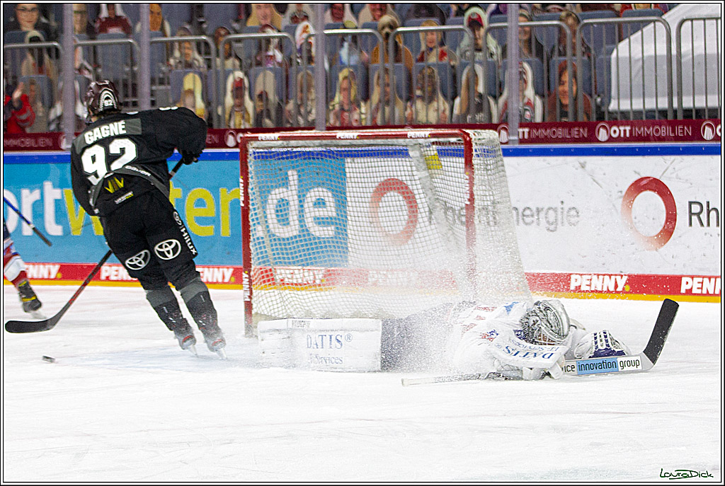 PENNY DEL;  Koelner Haie - Adler Mannheim; Koeln, 08.04.2021